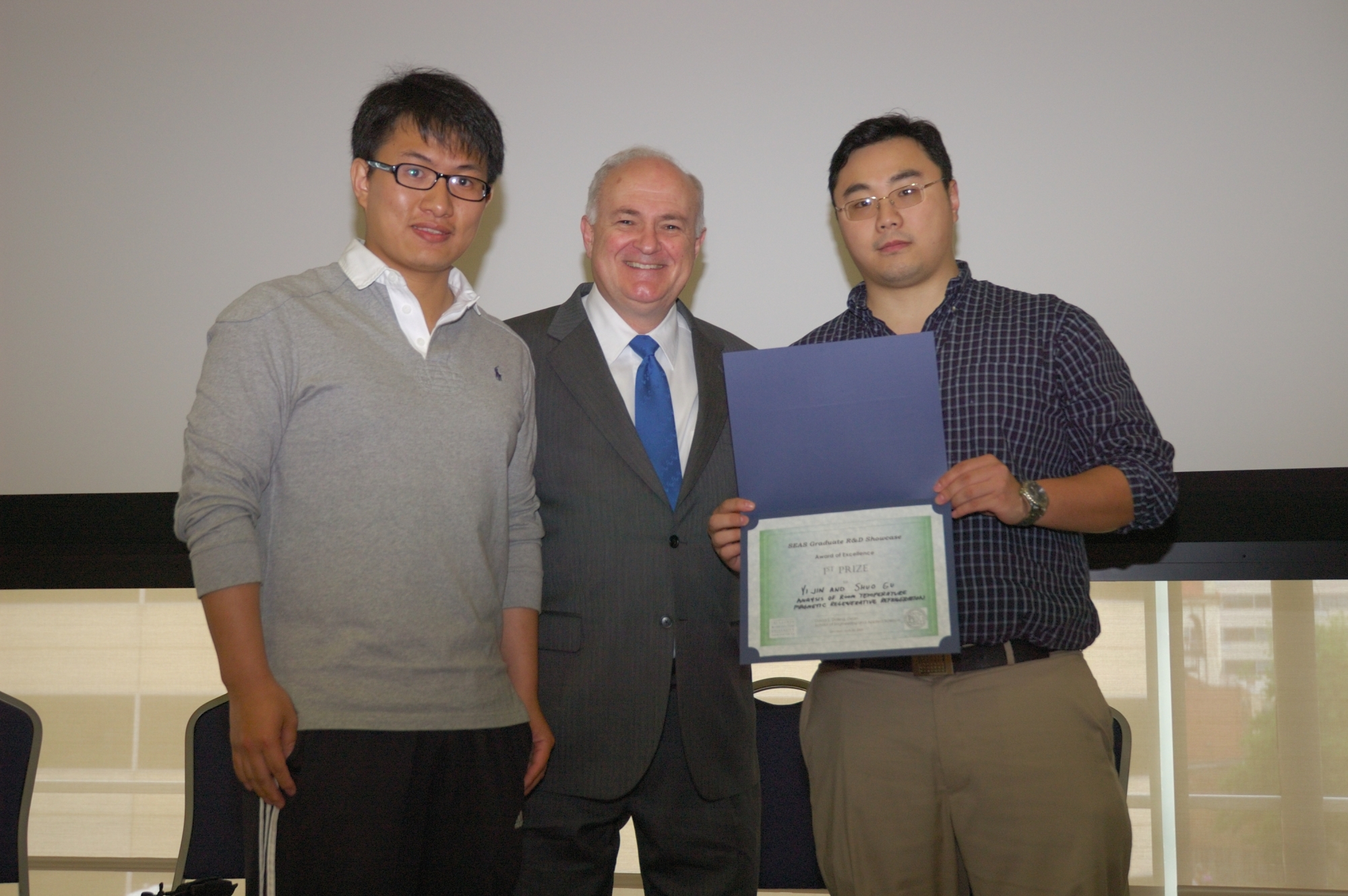 Yi Jin and Shuo Gu posing with award